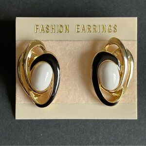Elegant black& white color enamel earrings.
